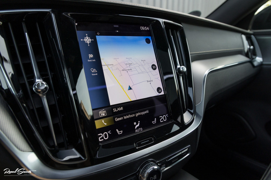 Volvo V60 2.0 T6 Recharge AWD R-Design Long Range | Panorama dak | Zwenkbare trekhaak | Adaptieve cruise | Harman Kardon |