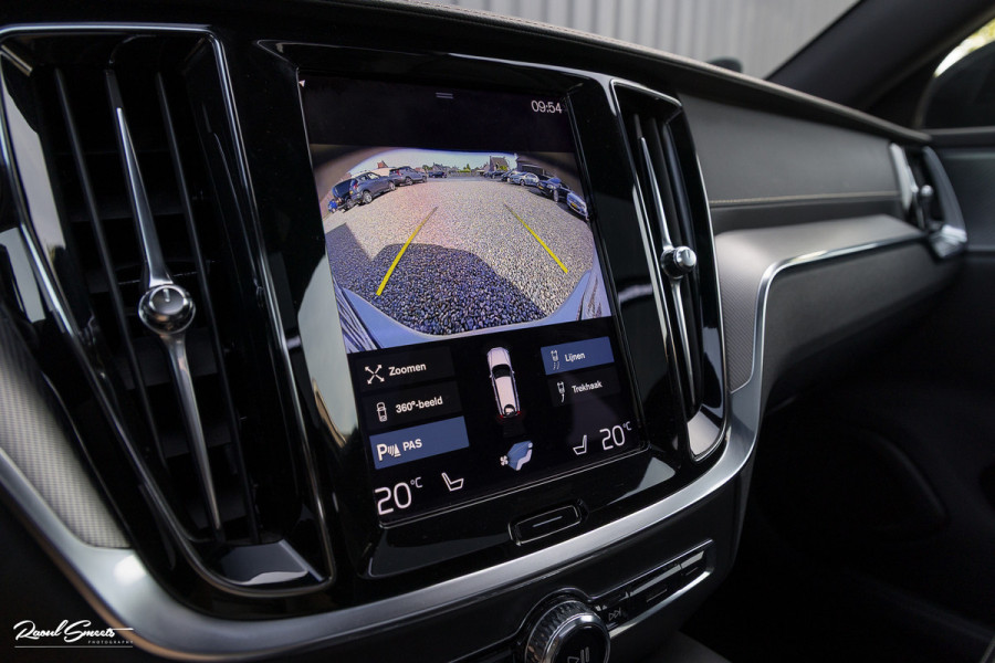 Volvo V60 2.0 T6 Recharge AWD R-Design Long Range | Panorama dak | Zwenkbare trekhaak | Adaptieve cruise | Harman Kardon |
