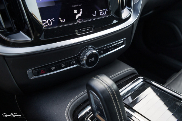 Volvo V60 2.0 T6 Recharge AWD R-Design Long Range | Panorama dak | Zwenkbare trekhaak | Adaptieve cruise | Harman Kardon |