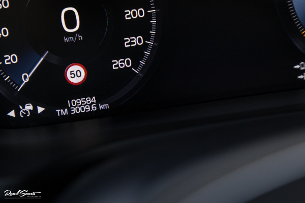 Volvo V60 2.0 T6 Recharge AWD R-Design Long Range | Panorama dak | Zwenkbare trekhaak | Adaptieve cruise | Harman Kardon |