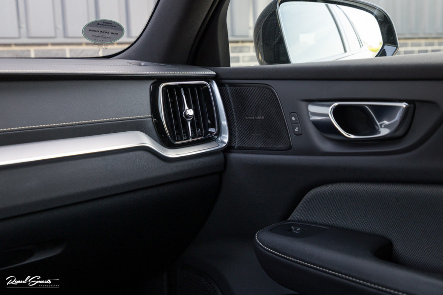 Volvo V60 2.0 T6 Recharge AWD R-Design Long Range | Panorama dak | Zwenkbare trekhaak | Adaptieve cruise | Harman Kardon |