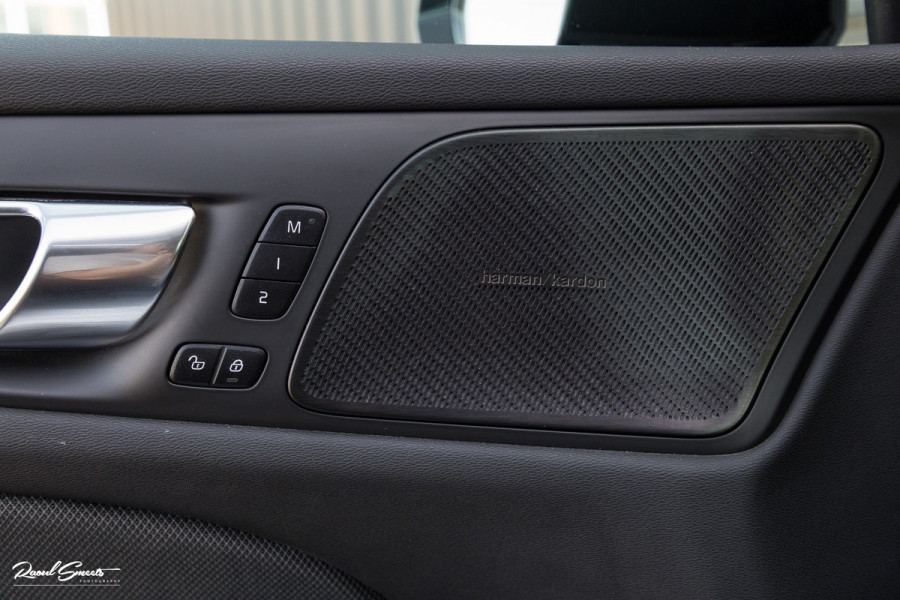 Volvo V60 2.0 T6 Recharge AWD R-Design Long Range | Panorama dak | Zwenkbare trekhaak | Adaptieve cruise | Harman Kardon |