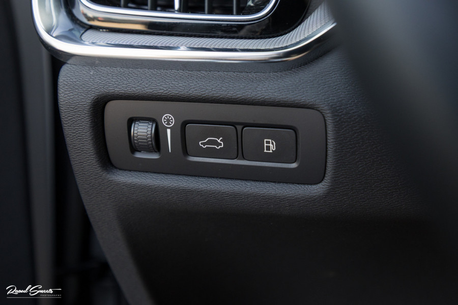 Volvo V60 2.0 T6 Recharge AWD R-Design Long Range | Panorama dak | Zwenkbare trekhaak | Adaptieve cruise | Harman Kardon |