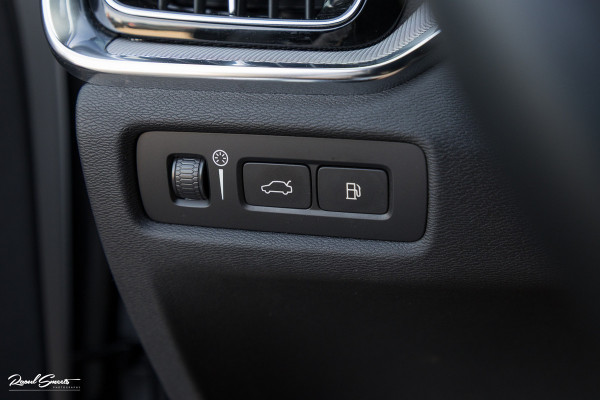 Volvo V60 2.0 T6 Recharge AWD R-Design Long Range | Panorama dak | Zwenkbare trekhaak | Adaptieve cruise | Harman Kardon |