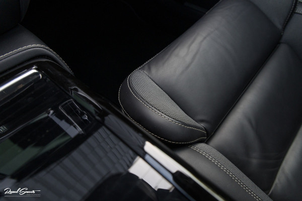Volvo V60 2.0 T6 Recharge AWD R-Design Long Range | Panorama dak | Zwenkbare trekhaak | Adaptieve cruise | Harman Kardon |