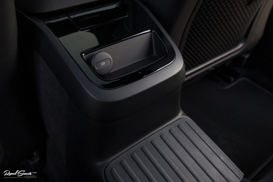 Volvo V60 2.0 T6 Recharge AWD R-Design Long Range | Panorama dak | Zwenkbare trekhaak | Adaptieve cruise | Harman Kardon |