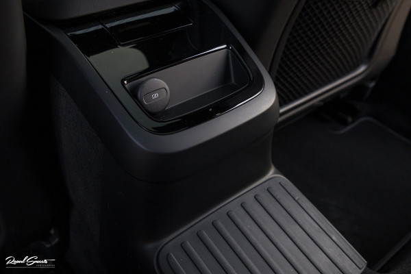 Volvo V60 2.0 T6 Recharge AWD R-Design Long Range | Panorama dak | Zwenkbare trekhaak | Adaptieve cruise | Harman Kardon |