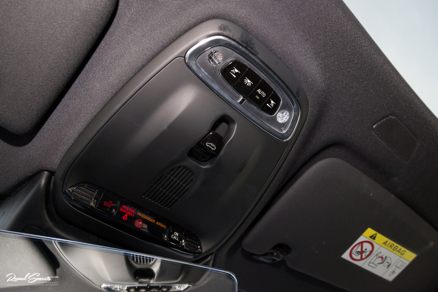 Volvo V60 2.0 T6 Recharge AWD R-Design Long Range | Panorama dak | Zwenkbare trekhaak | Adaptieve cruise | Harman Kardon |