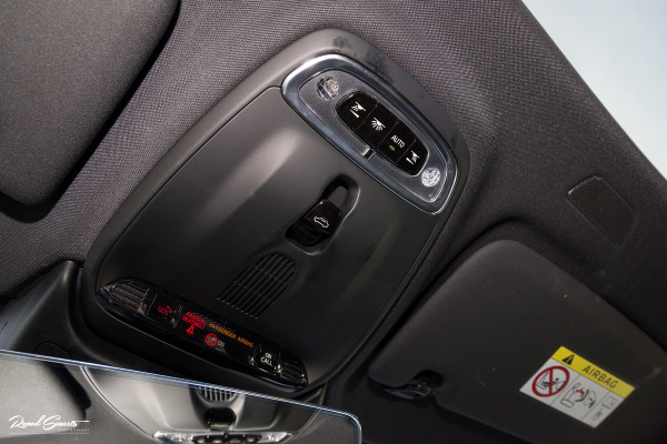 Volvo V60 2.0 T6 Recharge AWD R-Design Long Range | Panorama dak | Zwenkbare trekhaak | Adaptieve cruise | Harman Kardon |