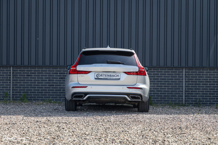 Volvo V60 2.0 T6 Recharge AWD R-Design Long Range | Panorama dak | Zwenkbare trekhaak | Adaptieve cruise | Harman Kardon |