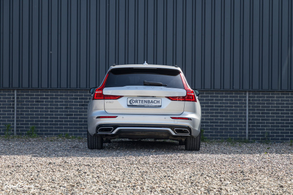 Volvo V60 2.0 T6 Recharge AWD R-Design Long Range | Panorama dak | Zwenkbare trekhaak | Adaptieve cruise | Harman Kardon |