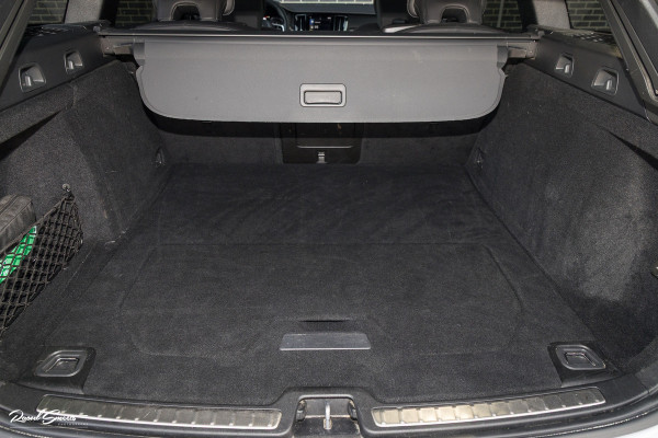 Volvo V60 2.0 T6 Recharge AWD R-Design Long Range | Panorama dak | Zwenkbare trekhaak | Adaptieve cruise | Harman Kardon |
