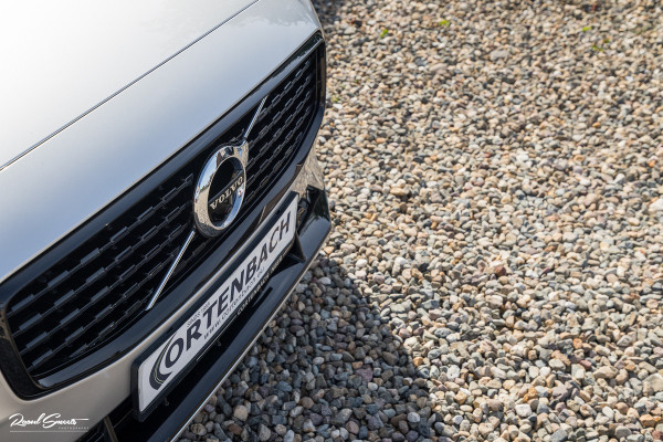Volvo V60 2.0 T6 Recharge AWD R-Design Long Range | Panorama dak | Zwenkbare trekhaak | Adaptieve cruise | Harman Kardon |