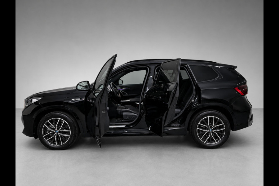 BMW X1 XDrive30e M-SPORT 327PK PANO/LEDER/H-KARDON/MASSAGE/M-STOELEN/DAB/CARPLAY//