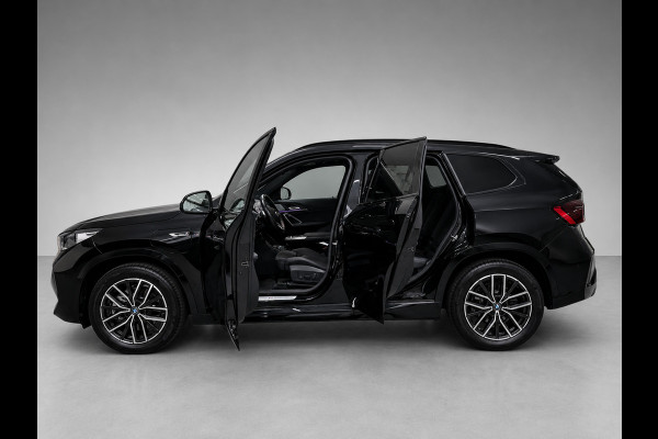 BMW X1 XDrive30e M-SPORT 327PK PANO/LEDER/H-KARDON/MASSAGE/M-STOELEN/DAB/CARPLAY//
