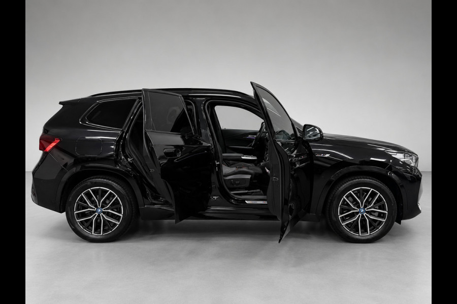 BMW X1 XDrive30e M-SPORT 327PK PANO/LEDER/H-KARDON/MASSAGE/M-STOELEN/DAB/CARPLAY//