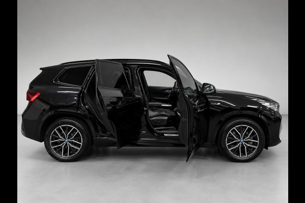 BMW X1 XDrive30e M-SPORT 327PK PANO/LEDER/H-KARDON/MASSAGE/M-STOELEN/DAB/CARPLAY//