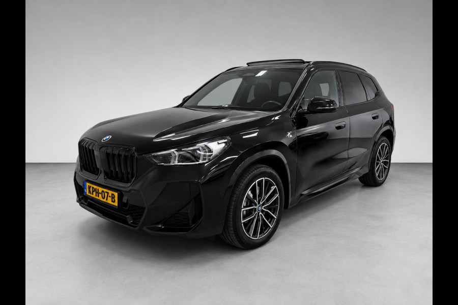 BMW X1 XDrive30e M-SPORT 327PK PANO/LEDER/H-KARDON/MASSAGE/M-STOELEN/DAB/CARPLAY//