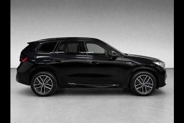 BMW X1 XDrive30e M-SPORT 327PK PANO/LEDER/H-KARDON/MASSAGE/M-STOELEN/DAB/CARPLAY//