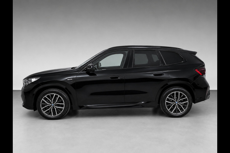 BMW X1 XDrive30e M-SPORT 327PK PANO/LEDER/H-KARDON/MASSAGE/M-STOELEN/DAB/CARPLAY//