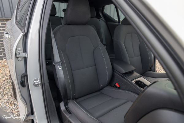 Volvo XC40 Recharge Ultimate 70 kWh | Panorama dak | Harman Kardon | Adaptieve cruise | Memory | Blis |
