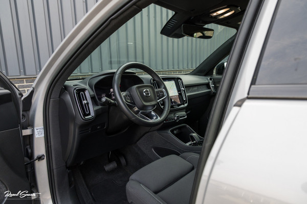 Volvo XC40 Recharge Ultimate 70 kWh | Panorama dak | Harman Kardon | Adaptieve cruise | Memory | Blis |