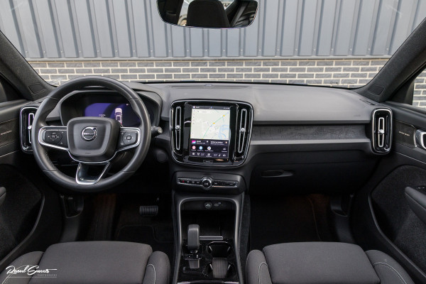Volvo XC40 Recharge Ultimate 70 kWh | Panorama dak | Harman Kardon | Adaptieve cruise | Memory | Blis |