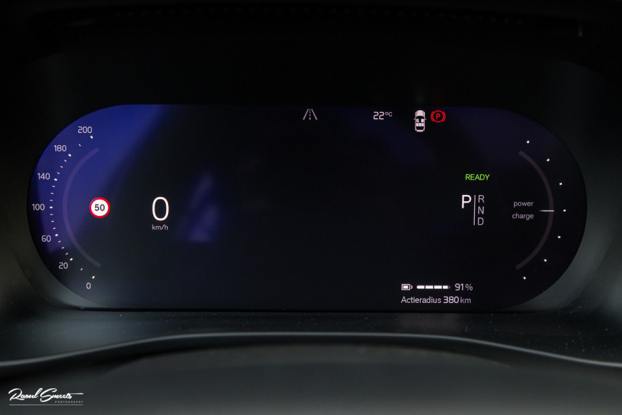 Volvo XC40 Recharge Ultimate 70 kWh | Panorama dak | Harman Kardon | Adaptieve cruise | Memory | Blis |