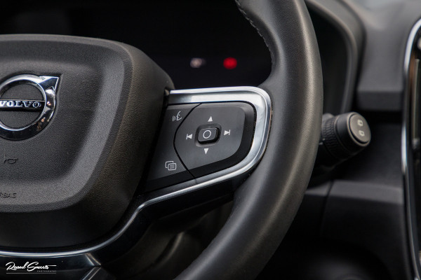 Volvo XC40 Recharge Ultimate 70 kWh | Panorama dak | Harman Kardon | Adaptieve cruise | Memory | Blis |