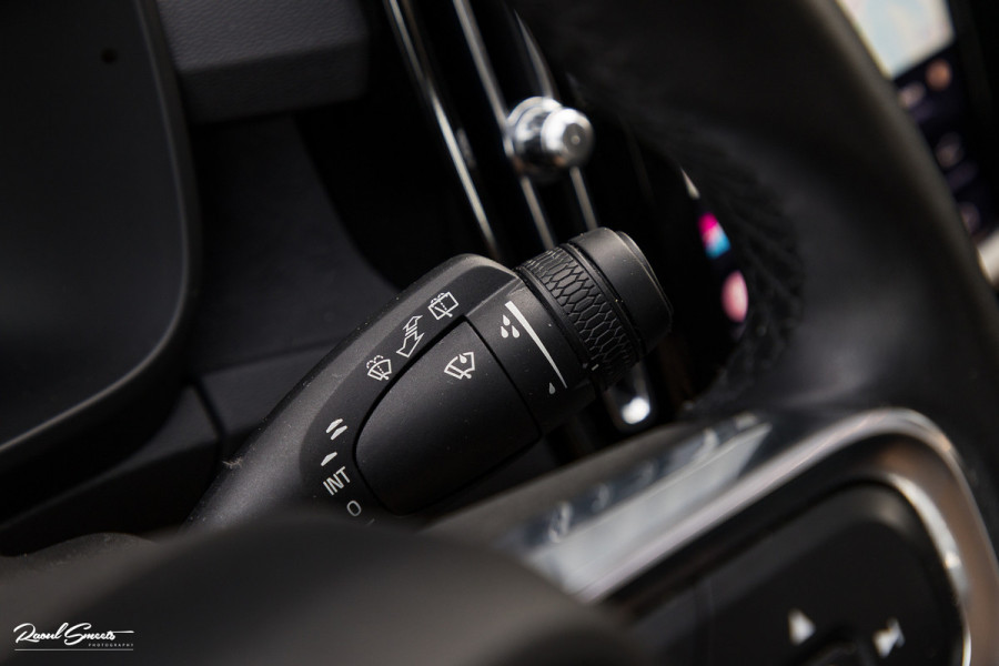 Volvo XC40 Recharge Ultimate 70 kWh | Panorama dak | Harman Kardon | Adaptieve cruise | Memory | Blis |