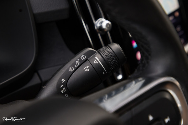 Volvo XC40 Recharge Ultimate 70 kWh | Panorama dak | Harman Kardon | Adaptieve cruise | Memory | Blis |