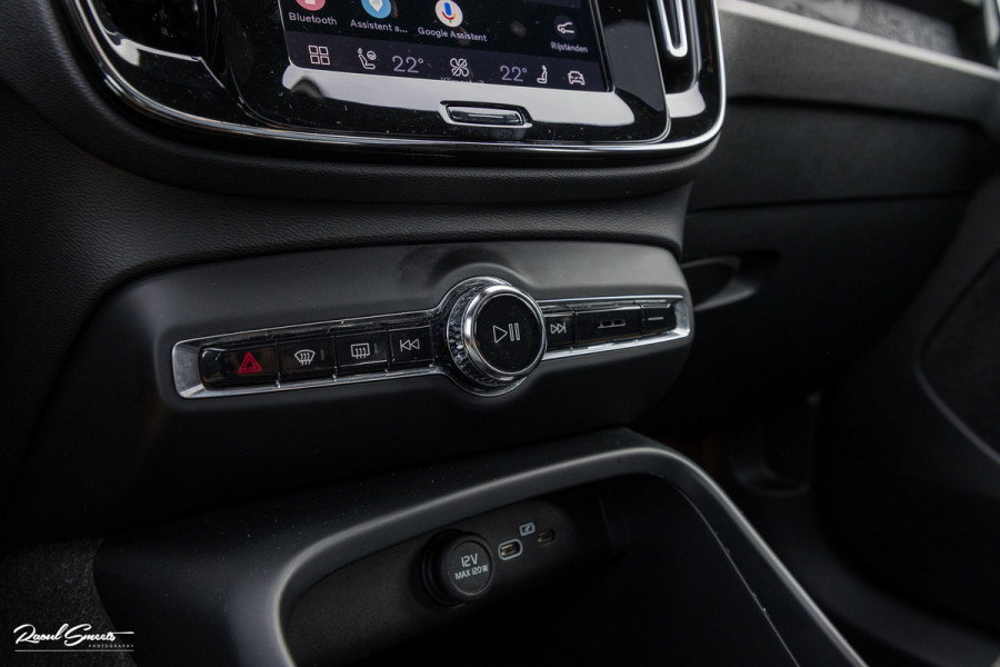 Volvo XC40 Recharge Ultimate 70 kWh | Panorama dak | Harman Kardon | Adaptieve cruise | Memory | Blis |