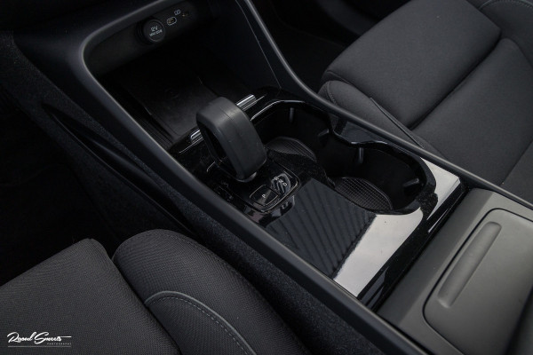 Volvo XC40 Recharge Ultimate 70 kWh | Panorama dak | Harman Kardon | Adaptieve cruise | Memory | Blis |