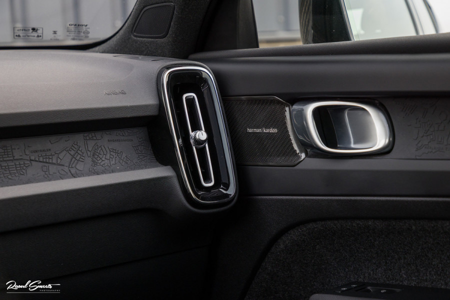 Volvo XC40 Recharge Ultimate 70 kWh | Panorama dak | Harman Kardon | Adaptieve cruise | Memory | Blis |