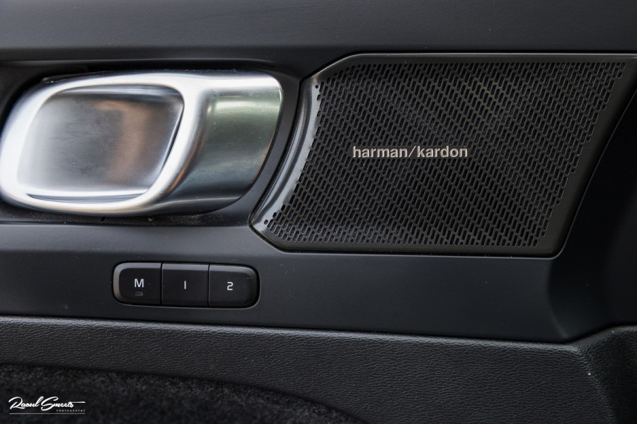 Volvo XC40 Recharge Ultimate 70 kWh | Panorama dak | Harman Kardon | Adaptieve cruise | Memory | Blis |