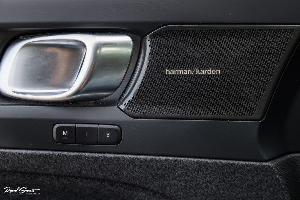 Volvo XC40 Recharge Ultimate 70 kWh | Panorama dak | Harman Kardon | Adaptieve cruise | Memory | Blis |