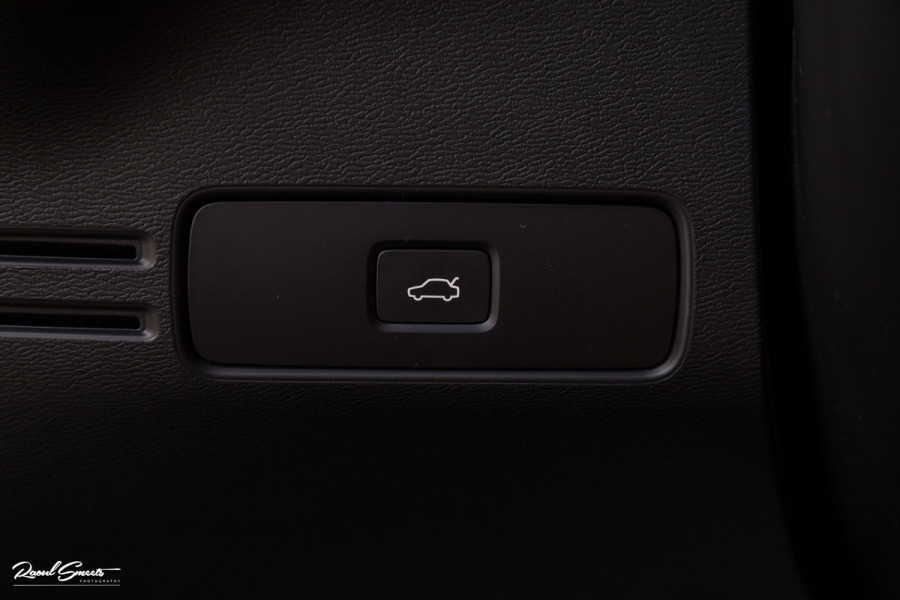Volvo XC40 Recharge Ultimate 70 kWh | Panorama dak | Harman Kardon | Adaptieve cruise | Memory | Blis |