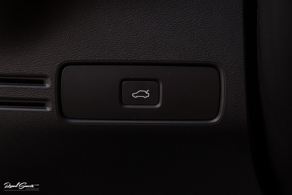 Volvo XC40 Recharge Ultimate 70 kWh | Panorama dak | Harman Kardon | Adaptieve cruise | Memory | Blis |