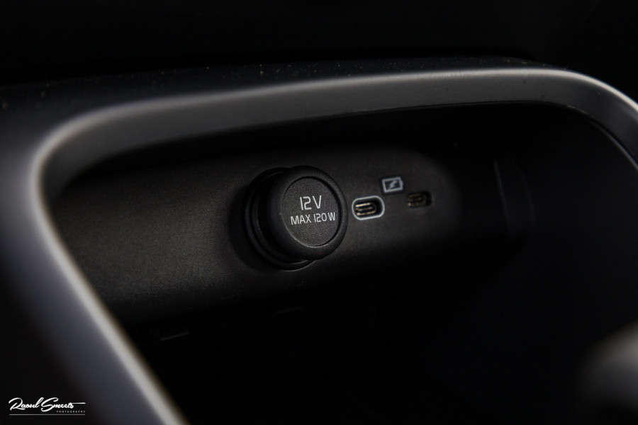 Volvo XC40 Recharge Ultimate 70 kWh | Panorama dak | Harman Kardon | Adaptieve cruise | Memory | Blis |