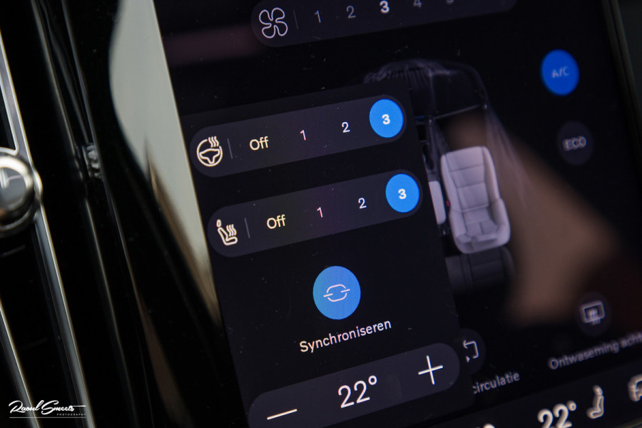 Volvo XC40 Recharge Ultimate 70 kWh | Panorama dak | Harman Kardon | Adaptieve cruise | Memory | Blis |