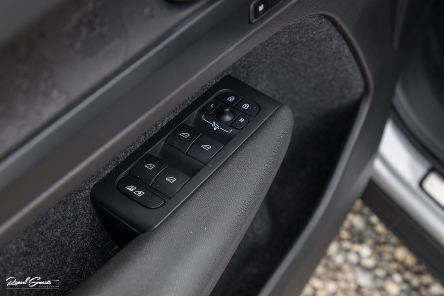 Volvo XC40 Recharge Ultimate 70 kWh | Panorama dak | Harman Kardon | Adaptieve cruise | Memory | Blis |