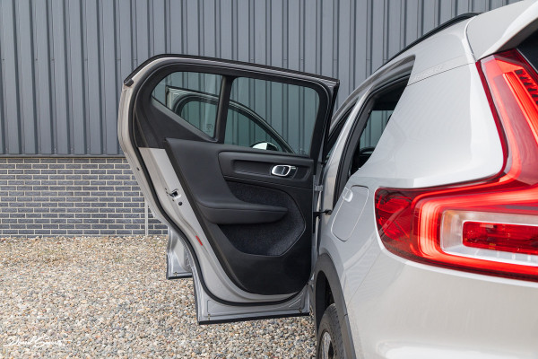 Volvo XC40 Recharge Ultimate 70 kWh | Panorama dak | Harman Kardon | Adaptieve cruise | Memory | Blis |