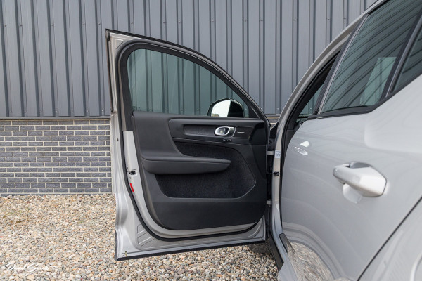 Volvo XC40 Recharge Ultimate 70 kWh | Panorama dak | Harman Kardon | Adaptieve cruise | Memory | Blis |
