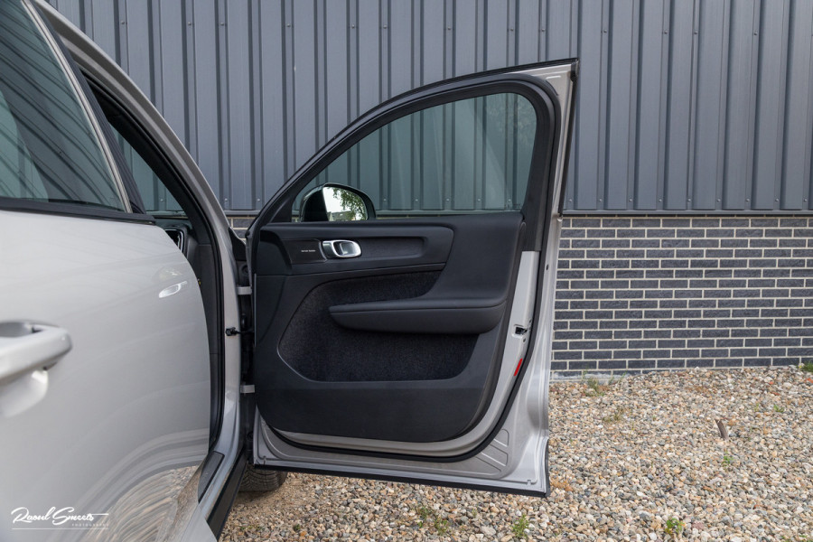 Volvo XC40 Recharge Ultimate 70 kWh | Panorama dak | Harman Kardon | Adaptieve cruise | Memory | Blis |