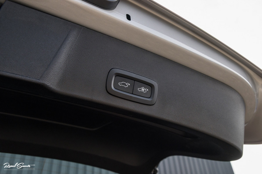 Volvo XC40 Recharge Ultimate 70 kWh | Panorama dak | Harman Kardon | Adaptieve cruise | Memory | Blis |