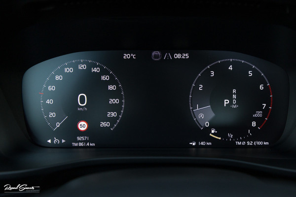 Volvo XC40 2.0 T5 AWD R-Design | Zwenkbare trekhaak | 2.100 Kg Trekgewicht | Panoramadak | Blis | Harman Kardon | 360 Camera |