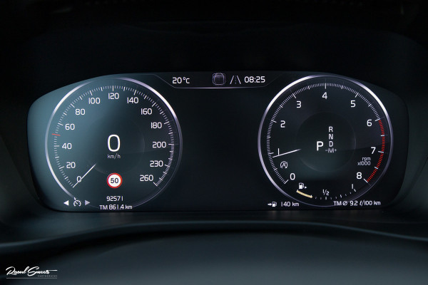 Volvo XC40 2.0 T5 AWD R-Design | Zwenkbare trekhaak | 2.100 Kg Trekgewicht | Panoramadak | Blis | Harman Kardon | 360 Camera |