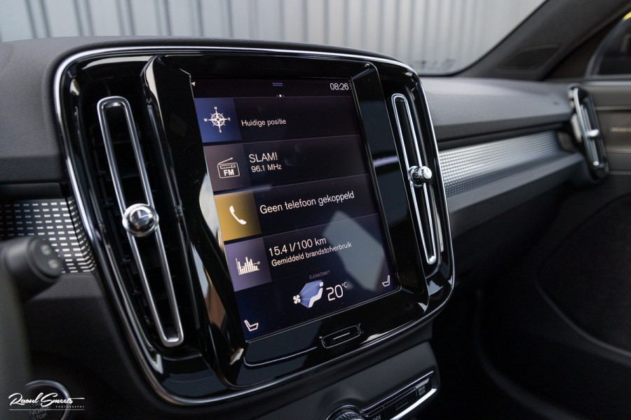 Volvo XC40 2.0 T5 AWD R-Design | Zwenkbare trekhaak | 2.100 Kg Trekgewicht | Panoramadak | Blis | Harman Kardon | 360 Camera |