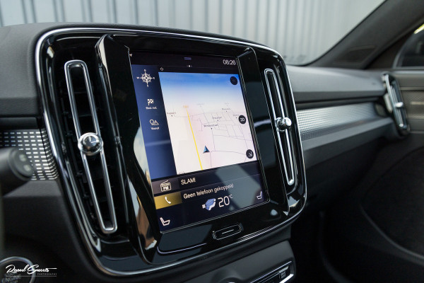 Volvo XC40 2.0 T5 AWD R-Design | Zwenkbare trekhaak | 2.100 Kg Trekgewicht | Panoramadak | Blis | Harman Kardon | 360 Camera |
