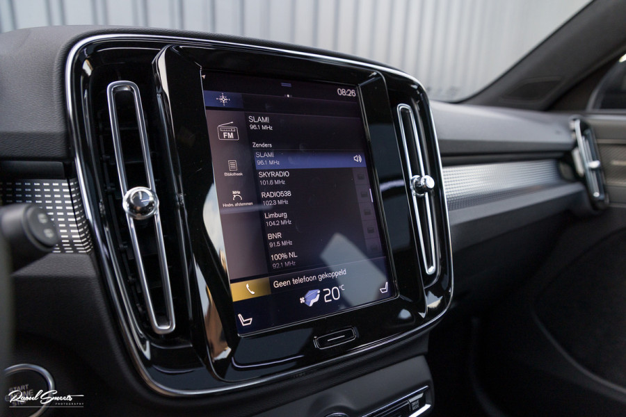 Volvo XC40 2.0 T5 AWD R-Design | Zwenkbare trekhaak | 2.100 Kg Trekgewicht | Panoramadak | Blis | Harman Kardon | 360 Camera |